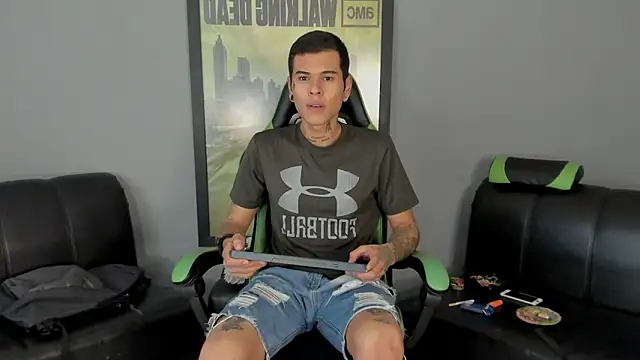 Snapshot of jamesinked_ chatting on February 11, 5:40 pm jamesinked  online show from February 11, 5:40 pm