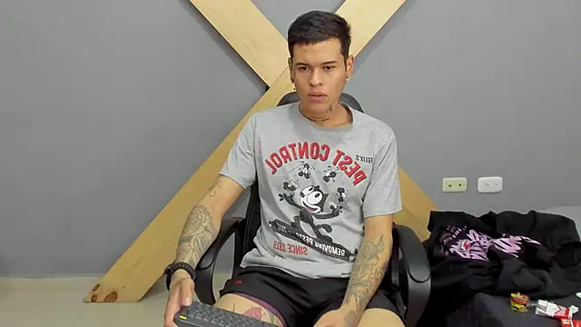 Snapshot of jamesinked_ chatting on December 16, 2:49 pm jamesinked  online show from December 16, 2:49 pm