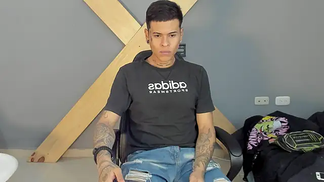 Snapshot of jamesinked_ chatting on December 4, 2:04 pm jamesinked  online show from December 4, 2:04 pm