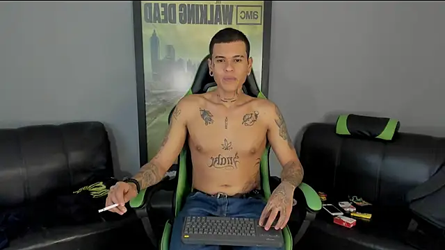 Snapshot of jamesinked_ chatting on January 12, 5:01 pm jamesinked  online show from January 12, 5:01 pm