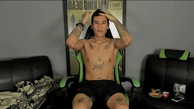 Snapshot of jamesinked_ chatting on February 23, 7:58 pm jamesinked  online show from February 23, 7:58 pm