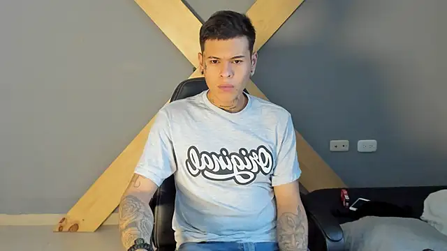 Snapshot of jamesinked_ chatting on December 6, 2:06 pm jamesinked  online show from December 6, 2:06 pm