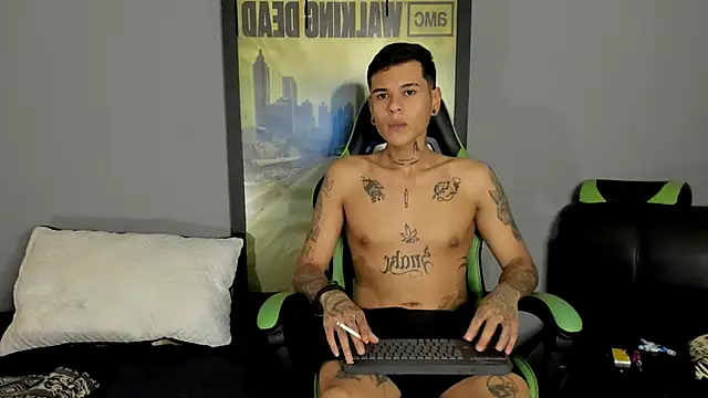 Snapshot of jamesinked_ chatting on March 17, 12:30 am jamesinked  online show from March 17, 12:30 am