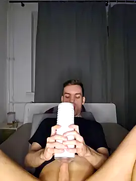 nickdtr online show from December 4, 7:01 pm