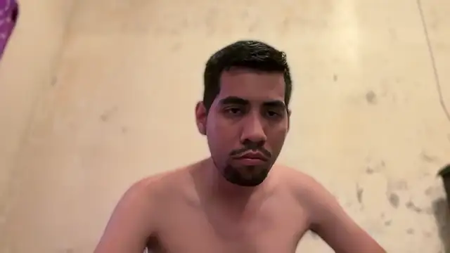 Snapshot of EnriquePersian197 chatting on December 9, 9:33 pm EnriquePersian197 online show from December 9, 9:33 pm