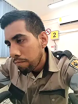 Snapshot of EnriquePersian197 chatting on October 2, 7:40 pm EnriquePersian197 online show from October 2, 7:40 pm