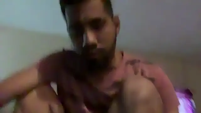 Snapshot of EnriquePersian197 chatting on December 27, 1:50 pm EnriquePersian197 online show from December 27, 1:50 pm