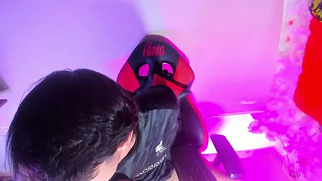 LilOwen  online show from January 13, 8:35 pm