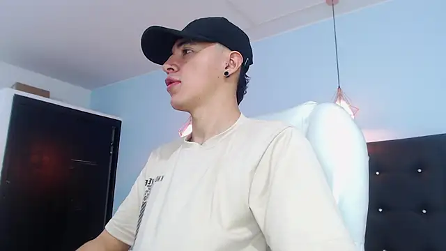 Lobo 17  online show from October 7, 3:43 am