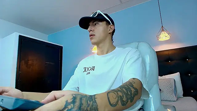 Lobo 17  online show from March 15, 3:29 am