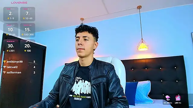 Lobo 17  online show from February 13, 4:00 am