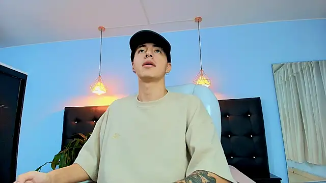 Lobo 17  online show from March 21, 3:44 am