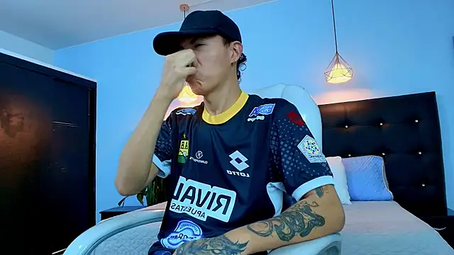 Lobo 17  online show from March 19, 3:52 am