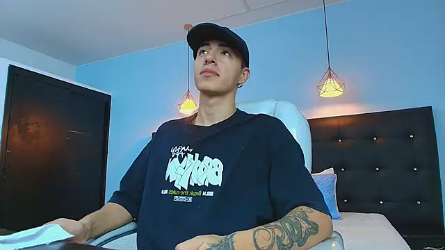 Lobo 17  online show from March 9, 3:55 am