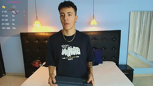 Lobo 17  online show from December 5, 2:09 am