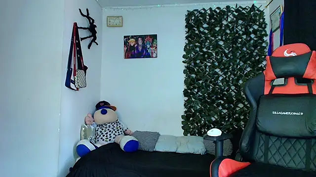 Snapshot of twink_sebas_ chatting on February 3, 4:20 pm twink sebas  online show from February 3, 4:20 pm