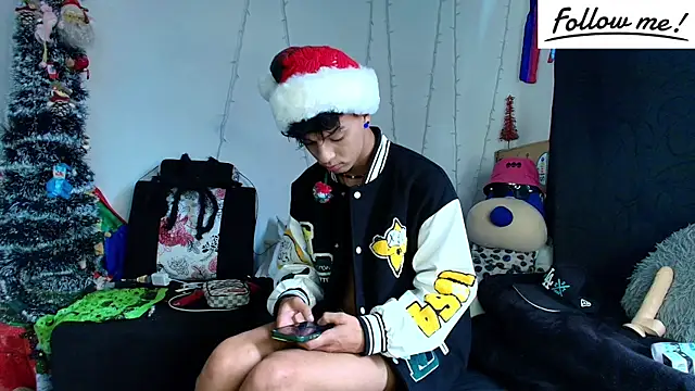 Snapshot of twink_sebas_ chatting on December 25, 3:06 pm twink sebas  online show from December 25, 3:06 pm