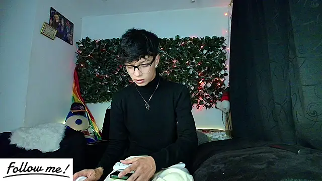 Snapshot of twink_sebas_ chatting on January 10, 4:54 am twink sebas  online show from January 10, 4:54 am
