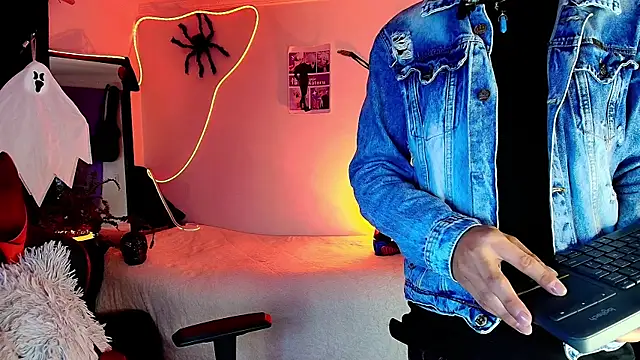 Snapshot of twink_sebas_ chatting on October 21, 4:48 am twink sebas  online show from October 21, 4:48 am