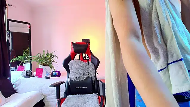 Snapshot of twink_sebas_ chatting on October 11, 7:07 pm twink sebas  online show from October 11, 7:07 pm