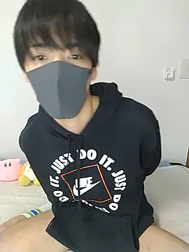 Snapshot of itsme_LEON chatting on March 3, 1:04 pm itsme LEON online show from March 3, 1:04 pm