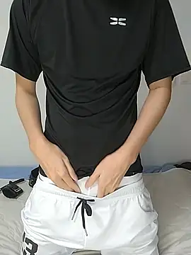 Snapshot of itsme_LEON chatting on March 5, 1:06 pm itsme LEON online show from March 5, 1:06 pm