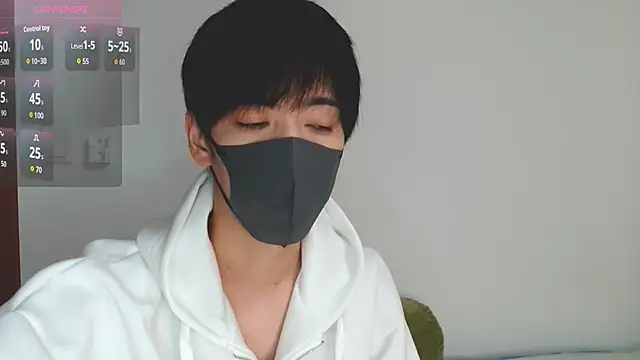 Snapshot of itsme_LEON chatting on September 26, 1:20 pm itsme LEON online show from September 26, 1:20 pm