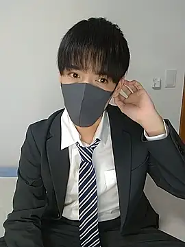 Snapshot of itsme_LEON chatting on March 8, 1:12 pm itsme LEON online show from March 8, 1:12 pm