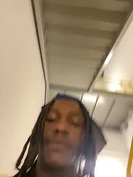 Snapshot of sneakylink13__ chatting on October 31, 4:43 pm sneakylink13 online show from October 31, 4:43 pm