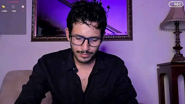 Nicholasrodrii online show from December 13, 11:44 pm