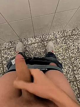 geilehecke1 online show from December 13, 1:22 pm