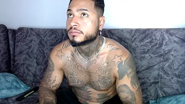 Snapshot of Exotic_tatto27121 chatting on December 29, 5:44 pm Exotic tatto27121 online show from December 29, 5:44 pm