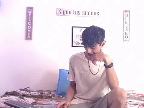 harrytomson 1 online show from January 24, 1:36 pm