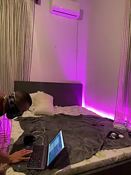 moody1996- online show from December 23, 10:44 pm