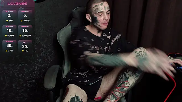 Snapshot of lonelycrystal chatting on October 2, 9:52 pm lonelycrystal online show from October 2, 9:52 pm