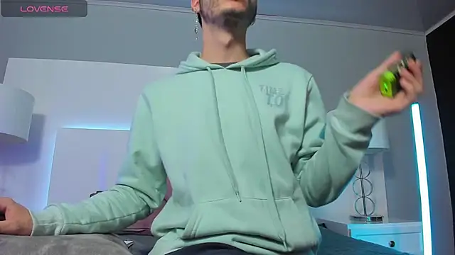 noah ricci online show from December 8, 12:30 pm