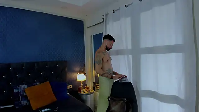 leondevereda online show from December 30, 8:36 pm