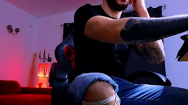 MightyAaron66 online show from November 3, 4:05 am