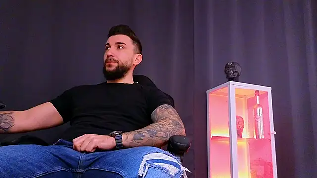 MightyAaron66 online show from January 22, 8:18 am