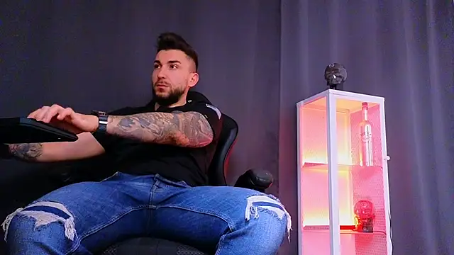 MightyAaron66 online show from February 28, 7:26 am