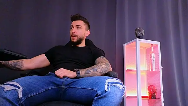 MightyAaron66 online show from March 8, 7:35 am