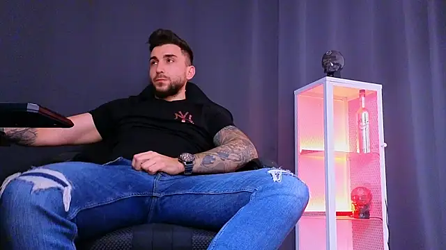 MightyAaron66 online show from March 22, 12:35 pm