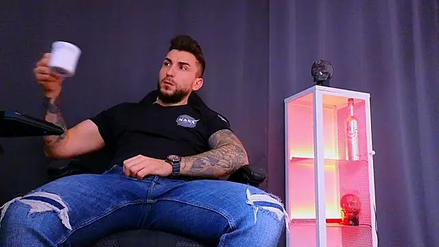 MightyAaron66 online show from March 6, 2:51 am