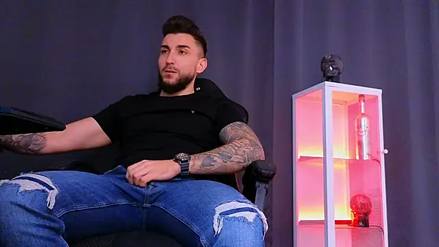 MightyAaron66 online show from February 15, 10:54 pm