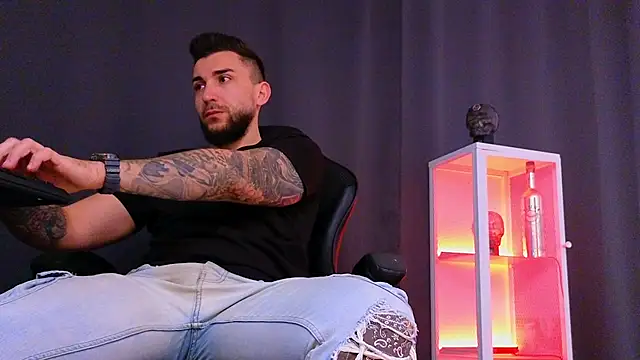 MightyAaron66 online show from February 5, 6:24 am