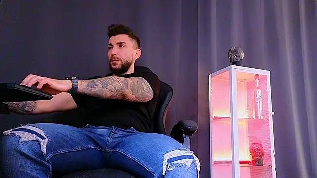 MightyAaron66 online show from March 3, 8:01 am