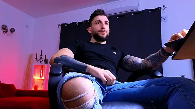 MightyAaron66 online show from January 10, 5:23 am