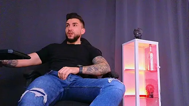 MightyAaron66 online show from February 18, 5:53 am