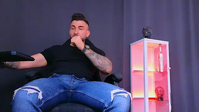 MightyAaron66 online show from February 20, 3:45 am