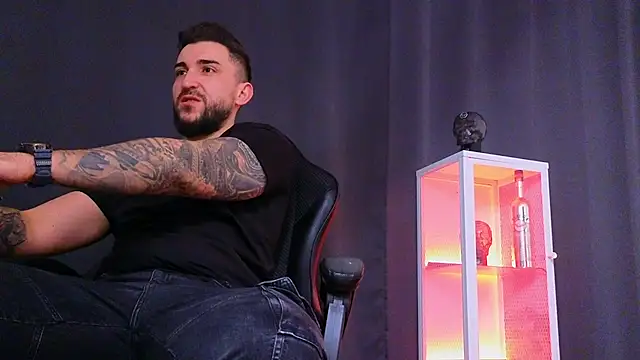 MightyAaron66 online show from January 4, 8:28 am